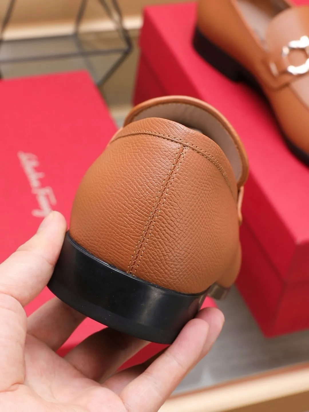 P620💰🔥《Ferragamo》👏Latest • High-end top brand luxury ~ purchasing agency, top quality ~. New fashionable business men's shoes 🔜The uppers are made of original palm-print cowhide➕cowhide·lining, with fine workmanship. The original stylish and soft combination wear-resistant and non-slip outsole is light and comfortable on the foot. The real thing looks better when photographed in person. Color: two colors available. Number of yards: 38/45 yards